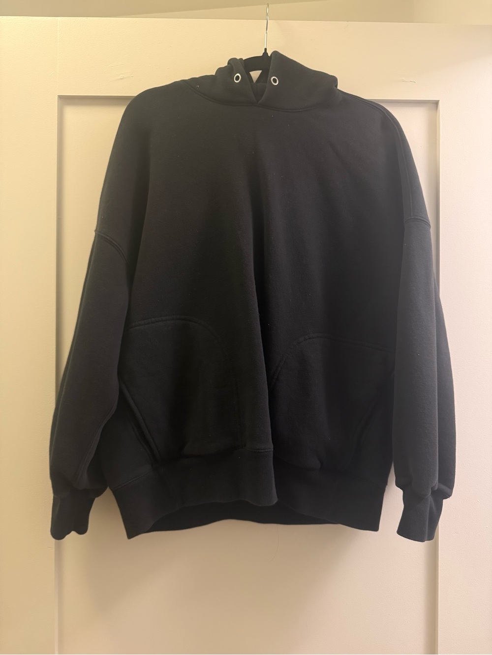 Abercrombie & Fitch Black Pullover Hoodie with Hood Eyelets